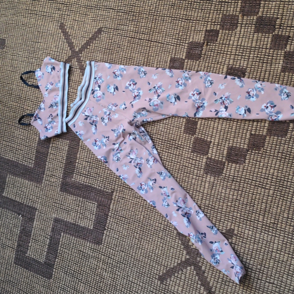 Beyond Yoga matching floral set- size S